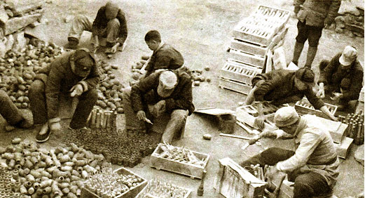 pp电子集团的前身华兴铁工厂降生，，，，，后生长为徐州重型机械厂