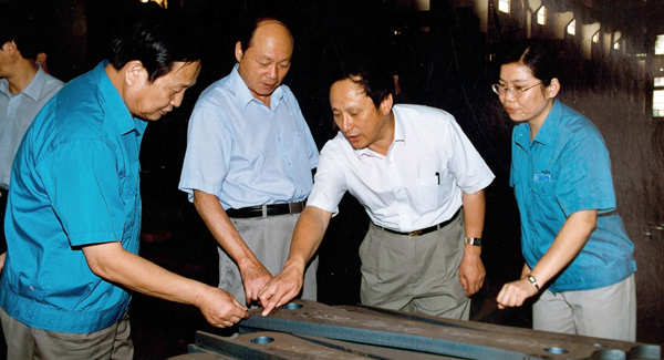 新一届向导班子上任，，，，，掀开pp电子厘革生长新篇章