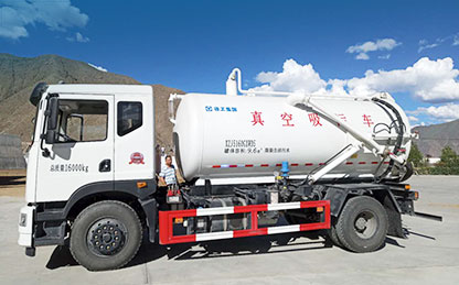 pp电子吸污车在西藏清洁作业