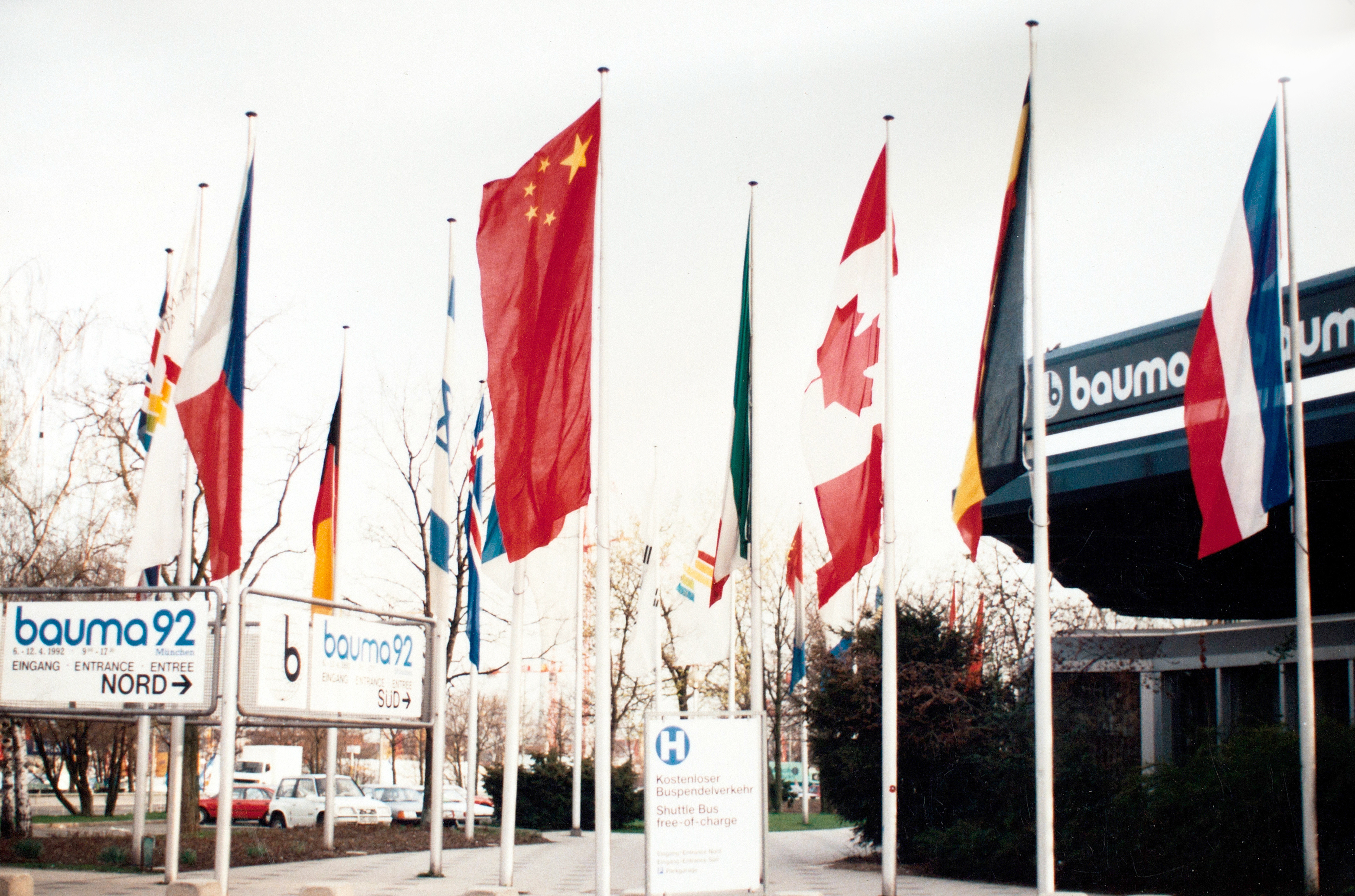 pp电子成为行业首家取得自营出口权的企业，，，，，正式拉开国际化序幕；；；；；；；是年，，，，，pp电子代表行业首次加入德国宝马展