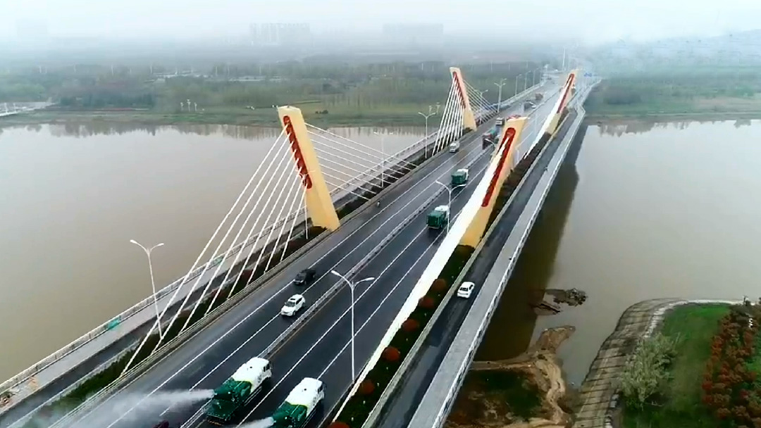 pp电子环卫装备在六安赤壁路大桥作业