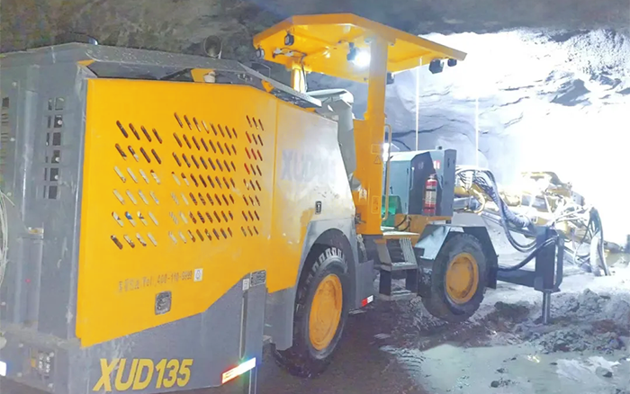 掘进铁矿！pp电子掘进钻车硬核施工