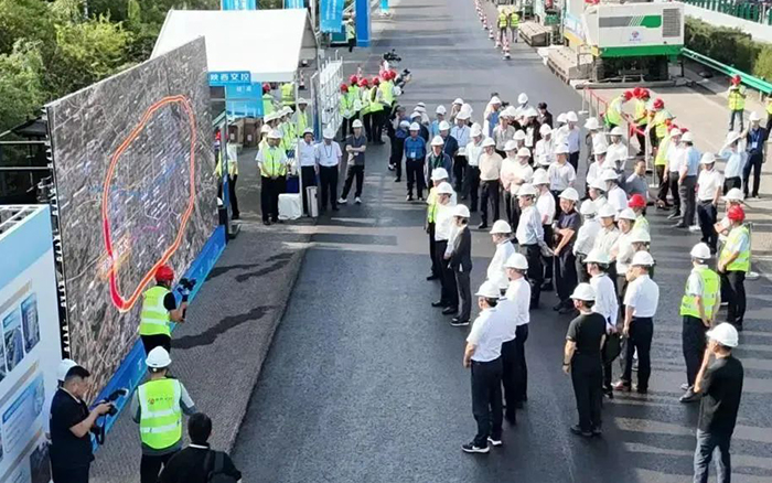 pp电子数字化智能施工集群助力西安绕城高速养护工程！