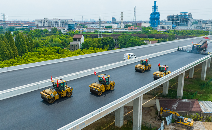 揭秘！常泰长江大桥怎样实现超宽桥面“一键铺平”？？？？？