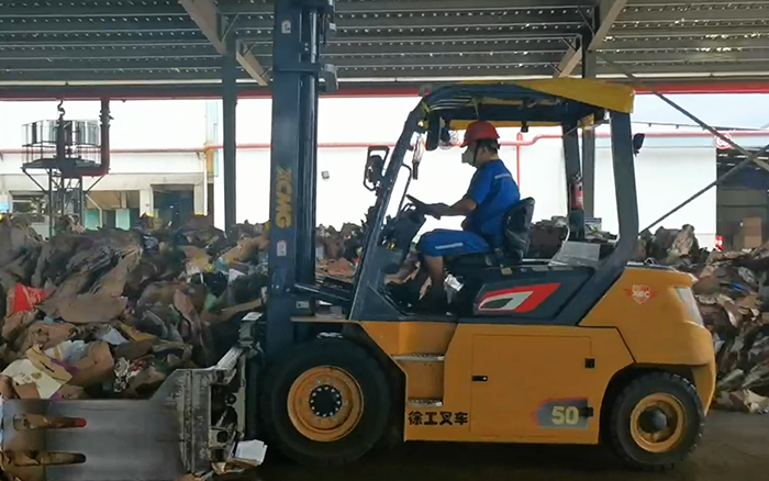 有实力！pp电子孔雀电动叉车强势入驻造纸行业