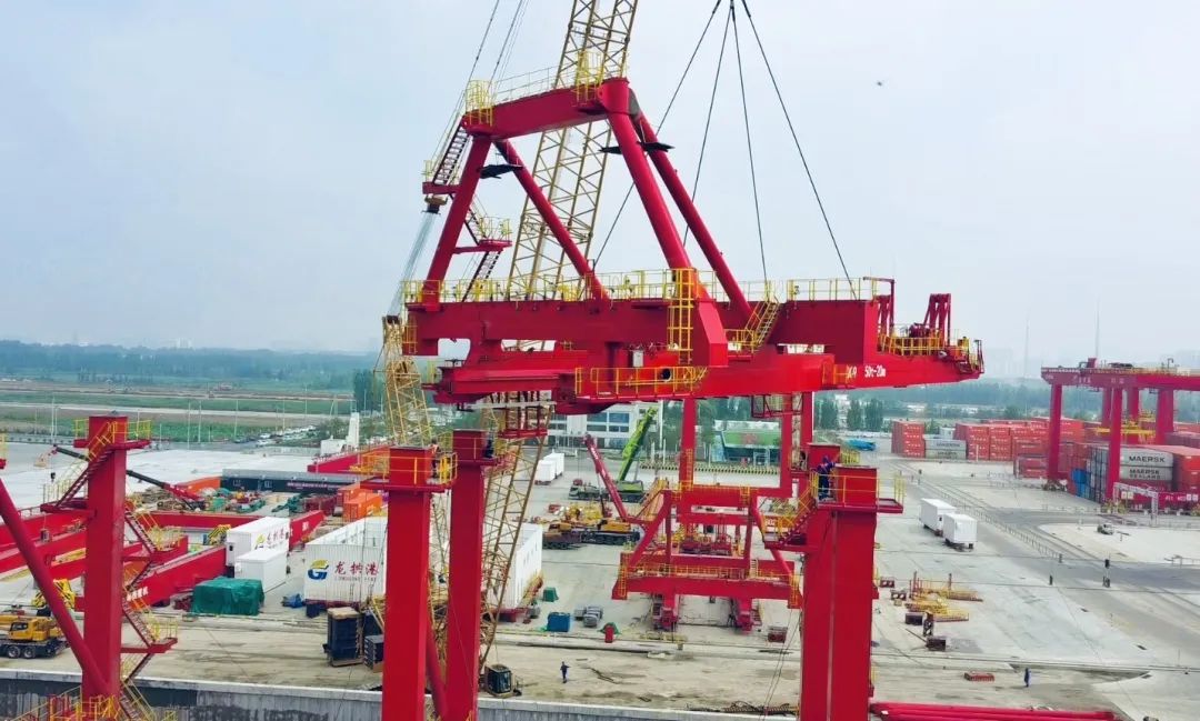 吊装多元化！看pp电子XGC500-I履带起重机怎样“吊”起重机