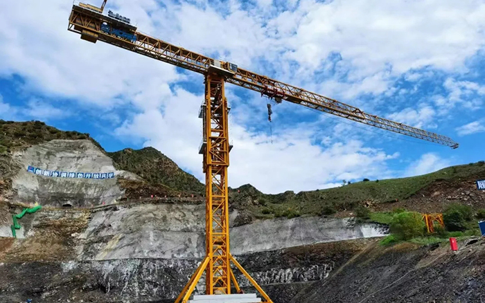 建个超大“充电宝”，，，，，，，pp电子“钢铁巨人”正式上岗！