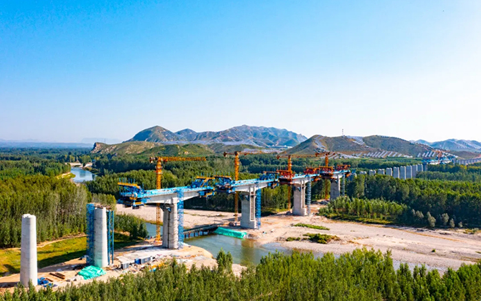 群塔筑雄忻！pp电子助建山西首条时速350公里高铁