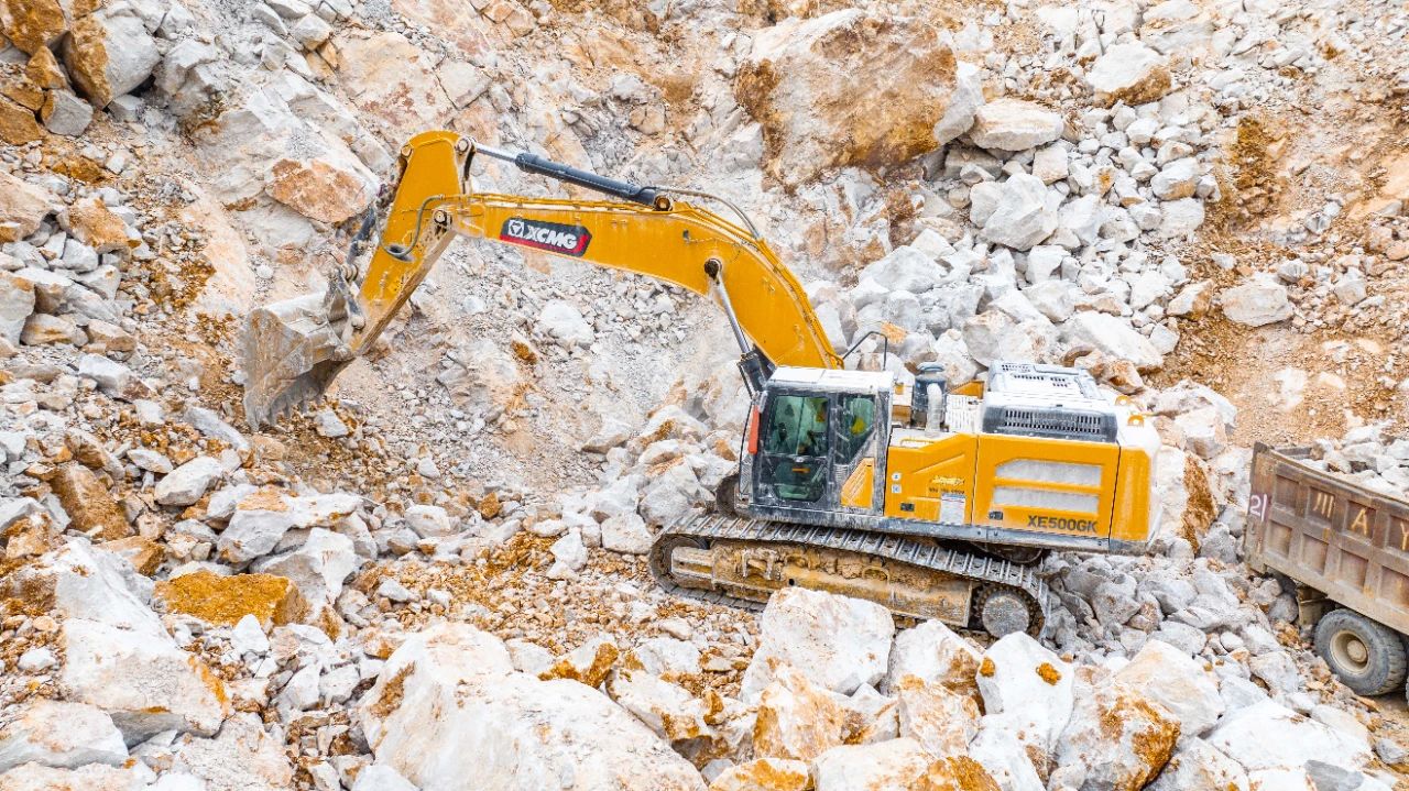 有XE500GK“坐镇”矿山，，，，，，，，让我在事业生长上更有底气！