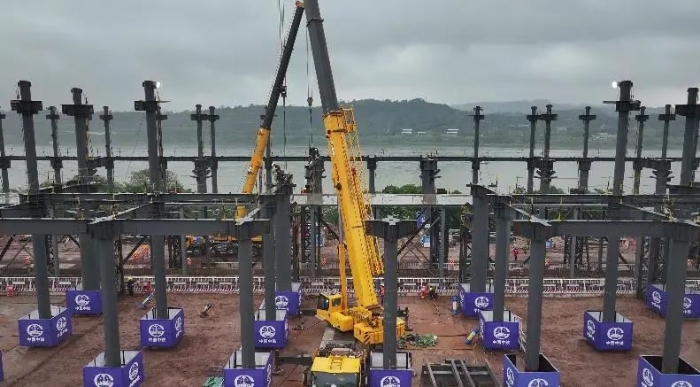 这把高端局！pp电子G2起重机助力成渝铁路刷新！