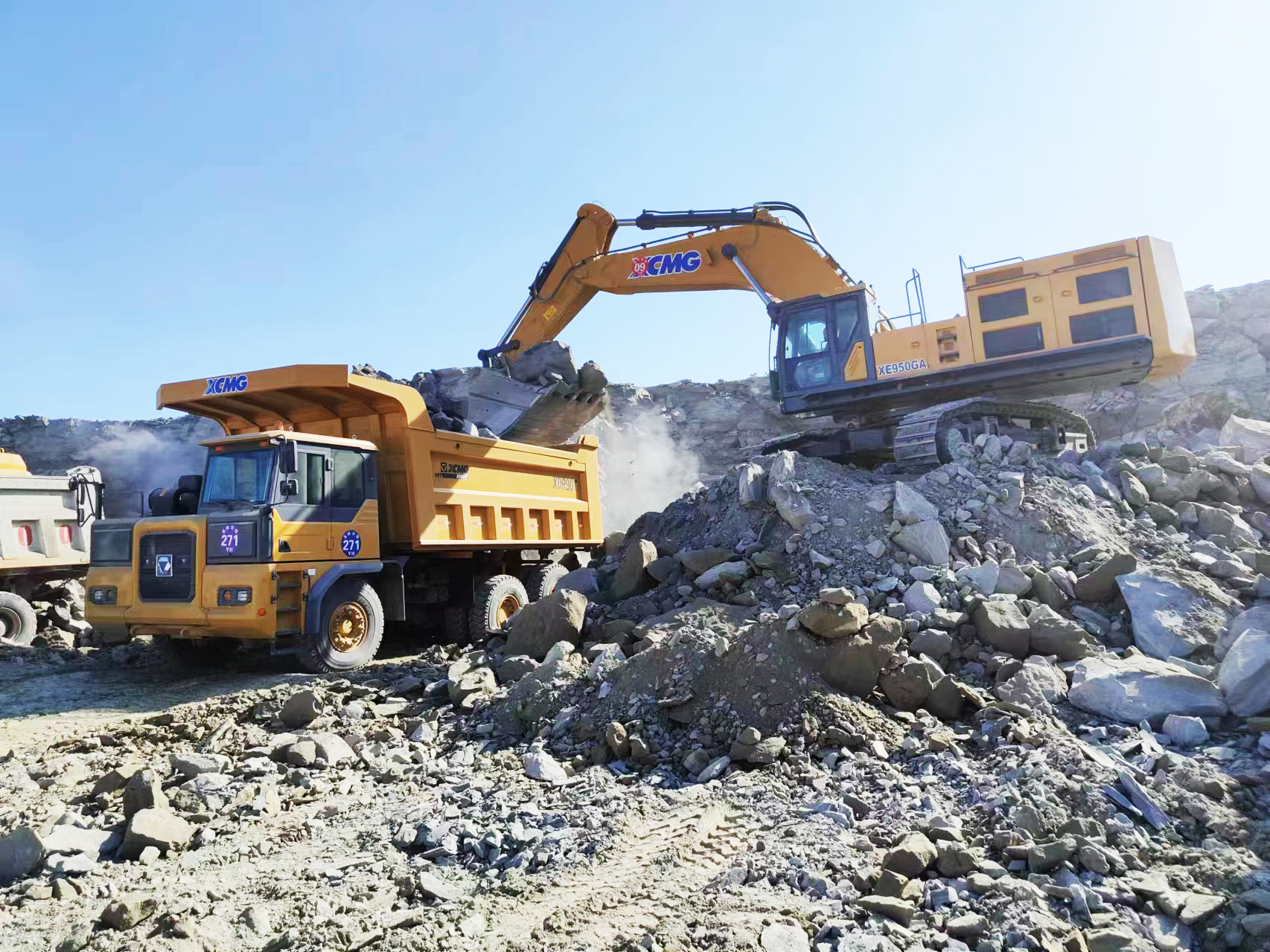 “黄金同伴”—XE950GA与XDR90完善组合，，，，，，，，高效赋能矿山开采