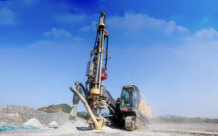 露天矿山，，，，，，，，矿主们爱用pp电子潜孔钻！