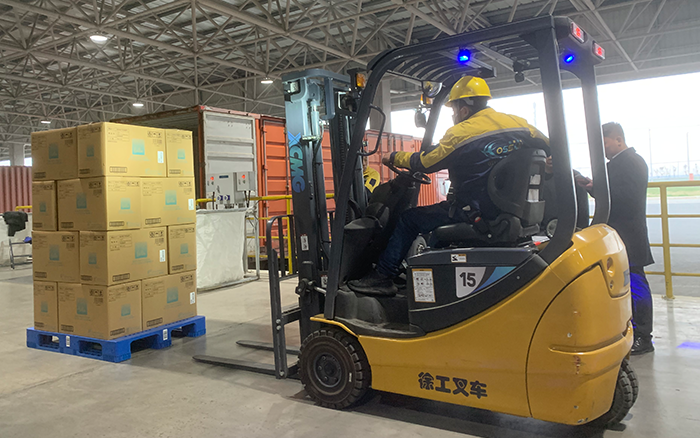 pp电子叉车三支点系列助力饮料行业高效搬运