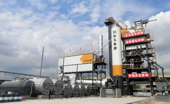 pp电子4000型沥青站 在鹤大高速大显身手！