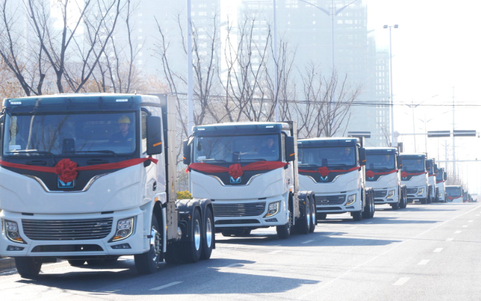 百台齐发，，，，，千台签约！pp电子新能源牵引车奔赴浙江