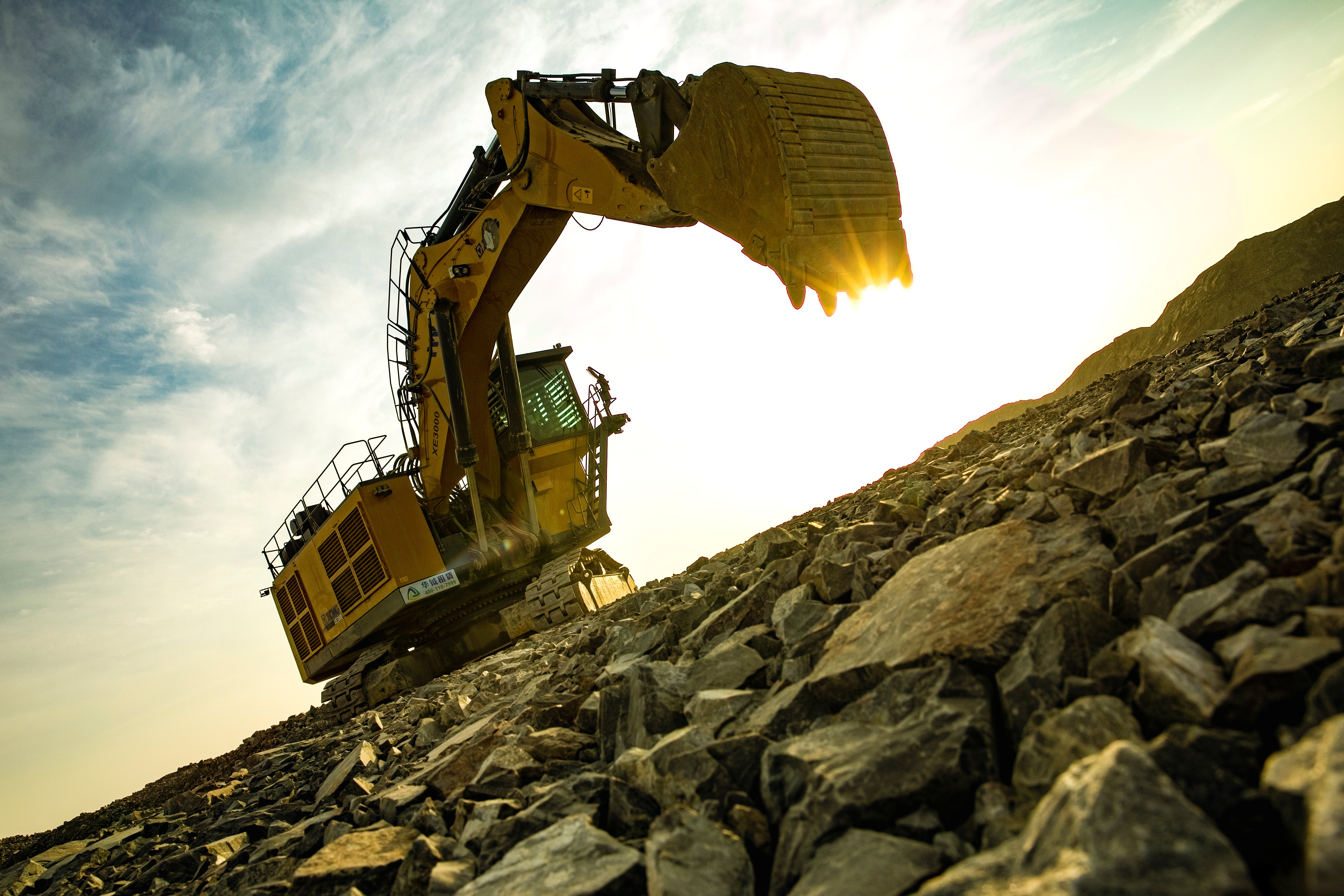 大型露天矿山智选之作，，，，，，，，pp电子XE3000矿用挖掘机