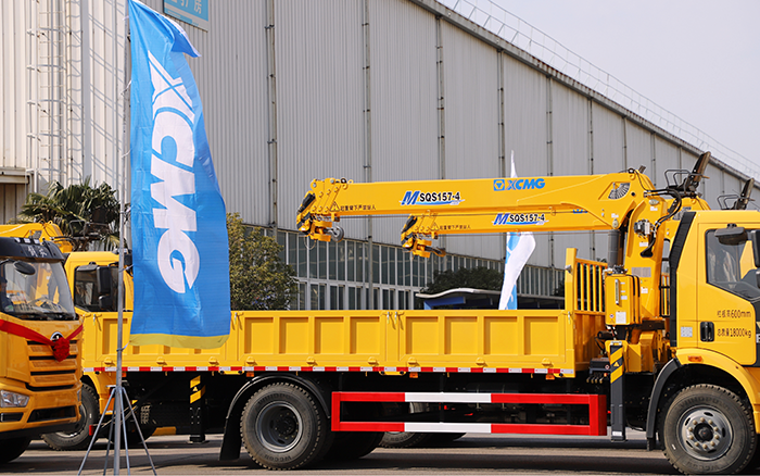 助力都会建设新征程！pp电子随车起重机M SQS157-4批量发车 