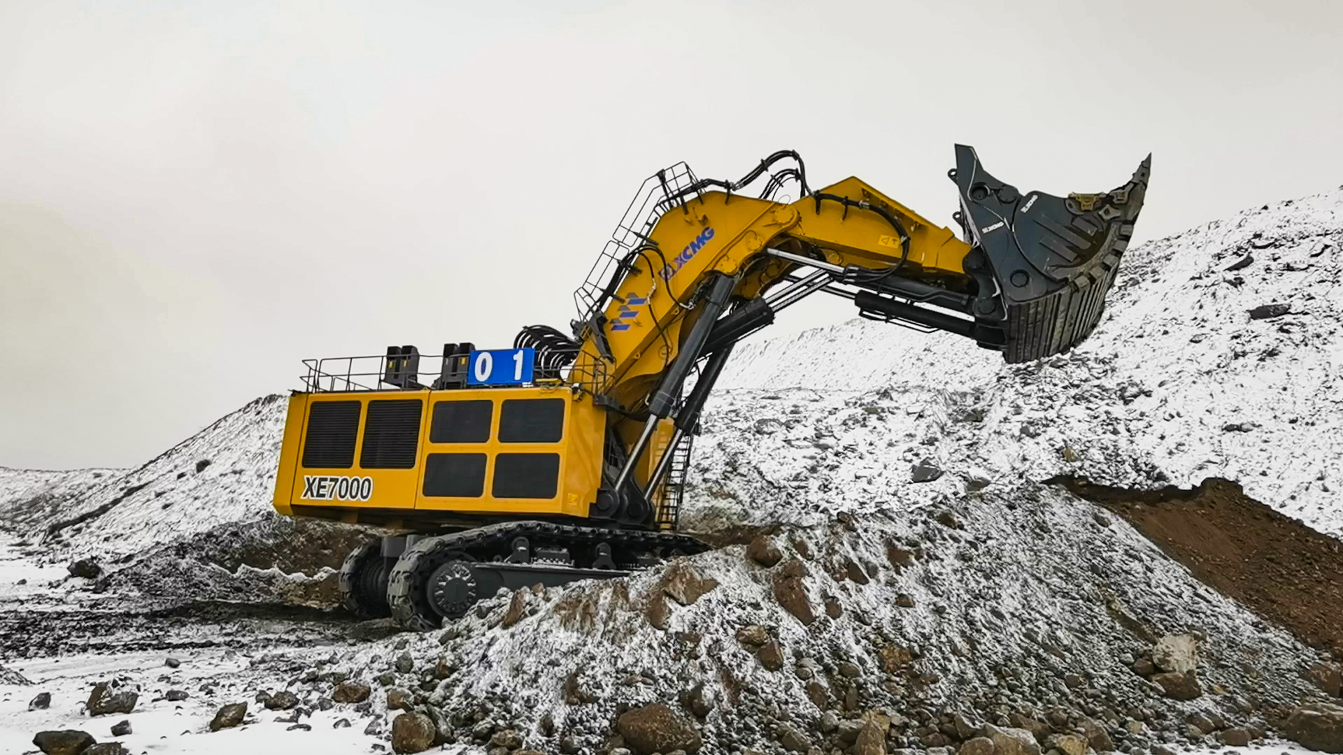 “神州第一挖”——XE7000不畏严寒，，，，，，，，铁骨铮铮
