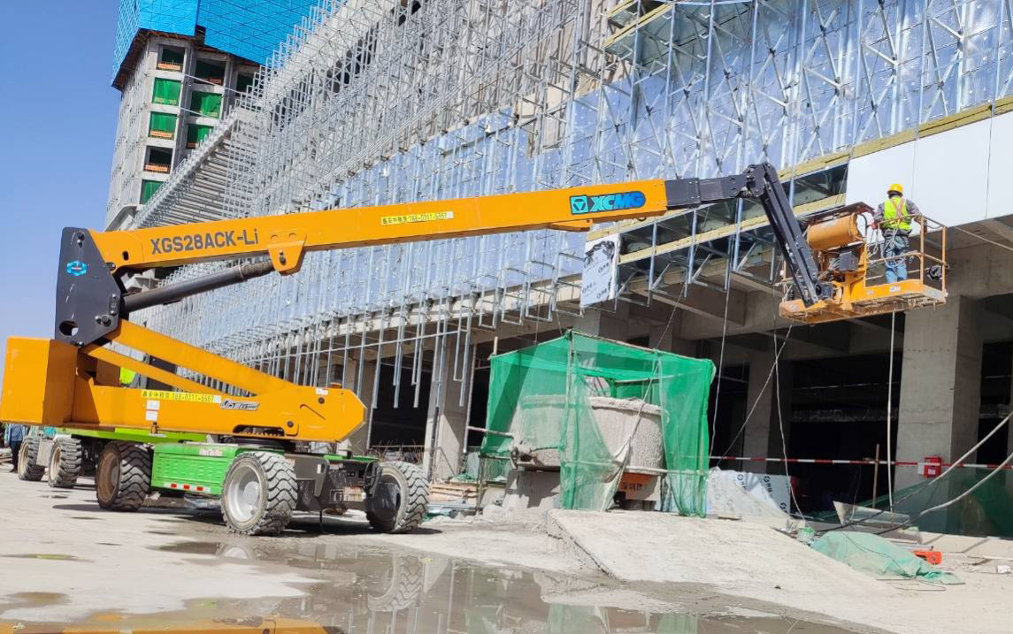 pp电子高空利器，，，，，，，为河北邢台某新能源厂房建设 “加速”