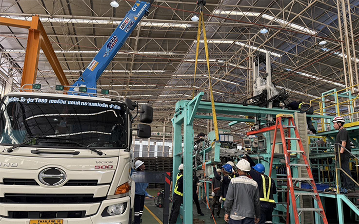 随车吊界 “卷王” 现身东南亚厂房，，，，，，，一机顶十台