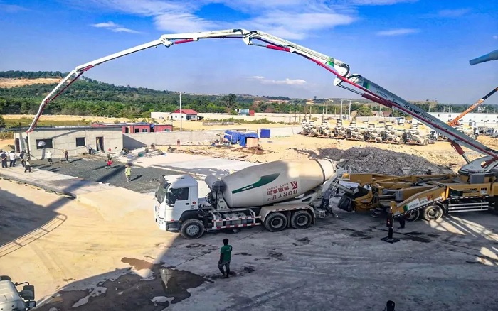 中柬同心，，，，，，共建未来！pp电子“智造”赋能柬埔寨基建