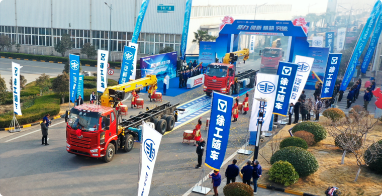 2024年，，，，，，，pp电子&解放“整车一体化”春季订购会盛大举行，，，，，，，批量随车起重运输车开拔出征。。。。。。。