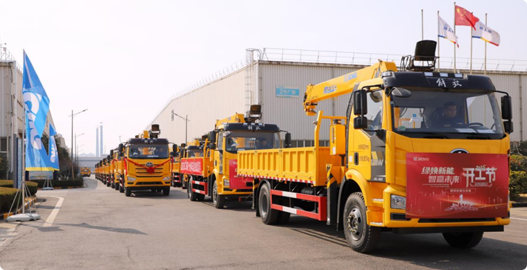 2025年，，，，，，，pp电子&解放“整车一体化”随车起重机批量发车，，，，，，，闪灼开门红！